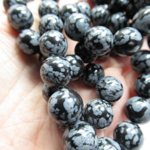 Snowflake Obsidian hand knotted necklace - Picture 6 of 10